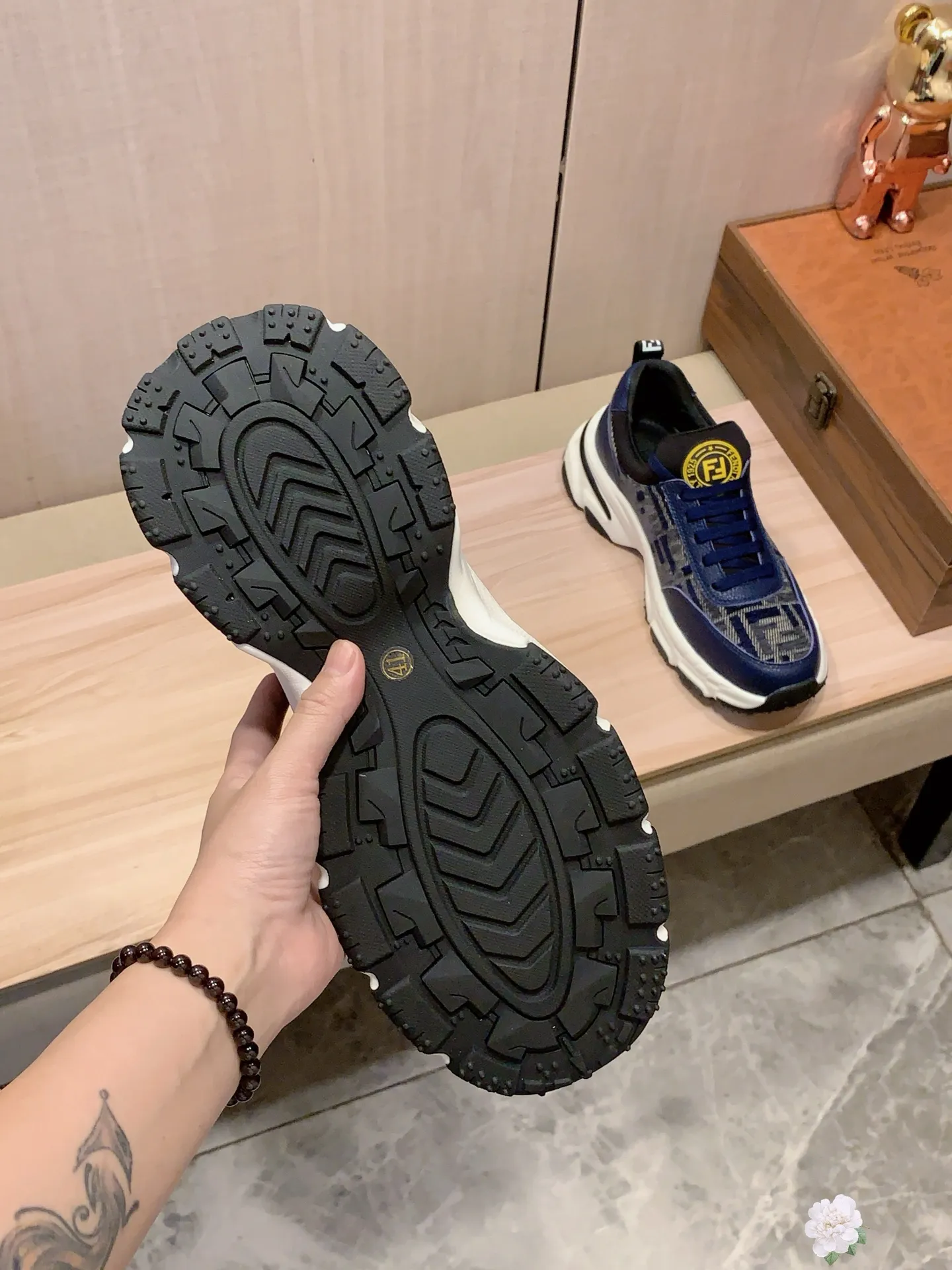 Men's men's shoes💰460💰💰🎩🎩[Lightning][Lightning] "FENDI*" The latest and most popular casual shoes, top brand [Seduce] luxury~purchase, top~quality. [Strong] The upper is made of imported breathable cowhide with material ➕ breathable sheepskin feet (•) and fine workmanship. The original stylish and stylish soft rubber wear-resistant and non-slip outsole is light and comfortable on the feet. The real thing looks better when photographed in person. 111: code: 38-44, 3️⃣ colors selected